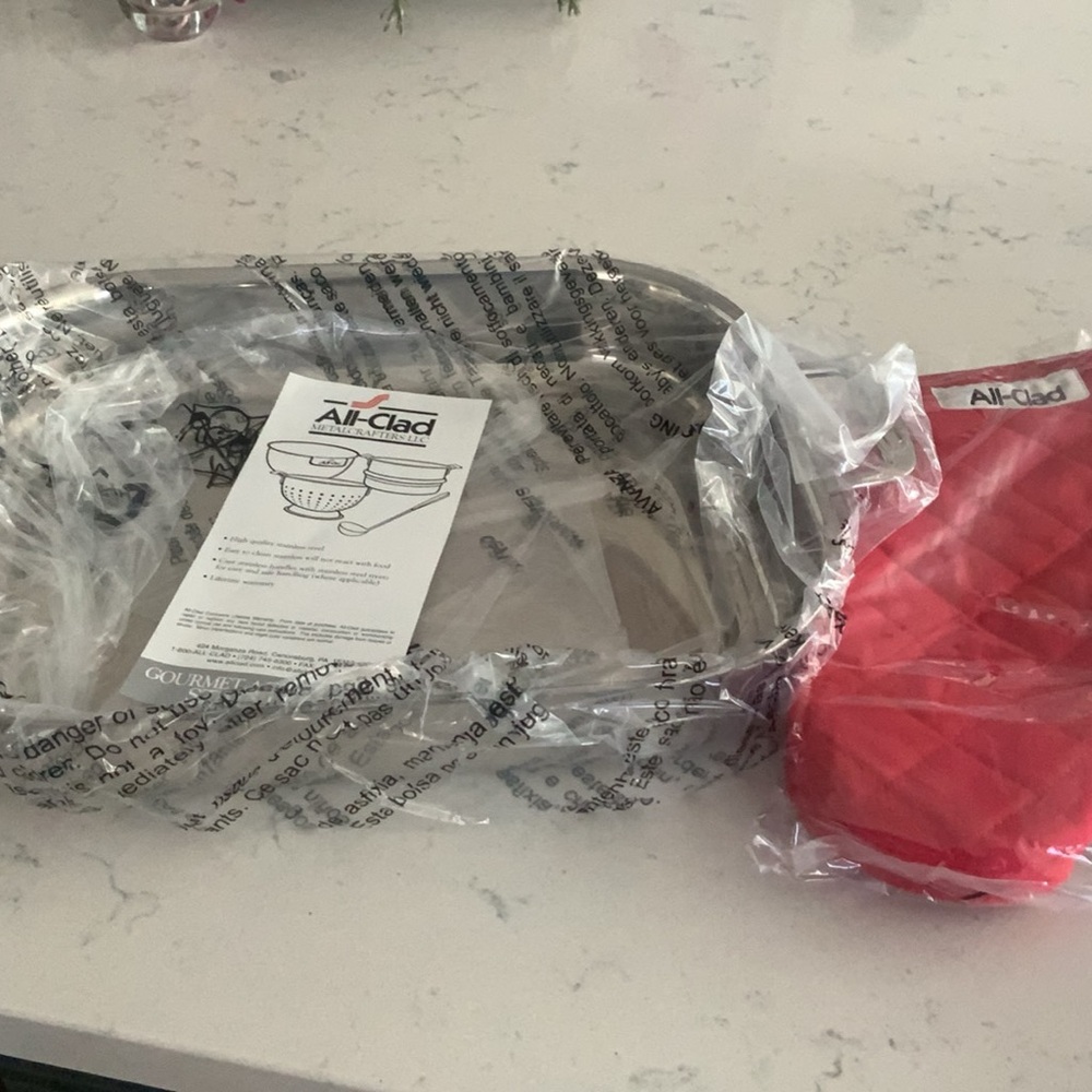 All-Clad Lasagne Pan with 2 Oven Mitts - NWBox